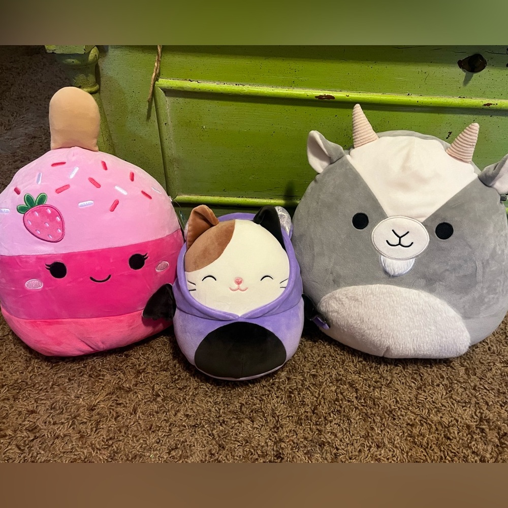 Adorable Squishmellow LOT!